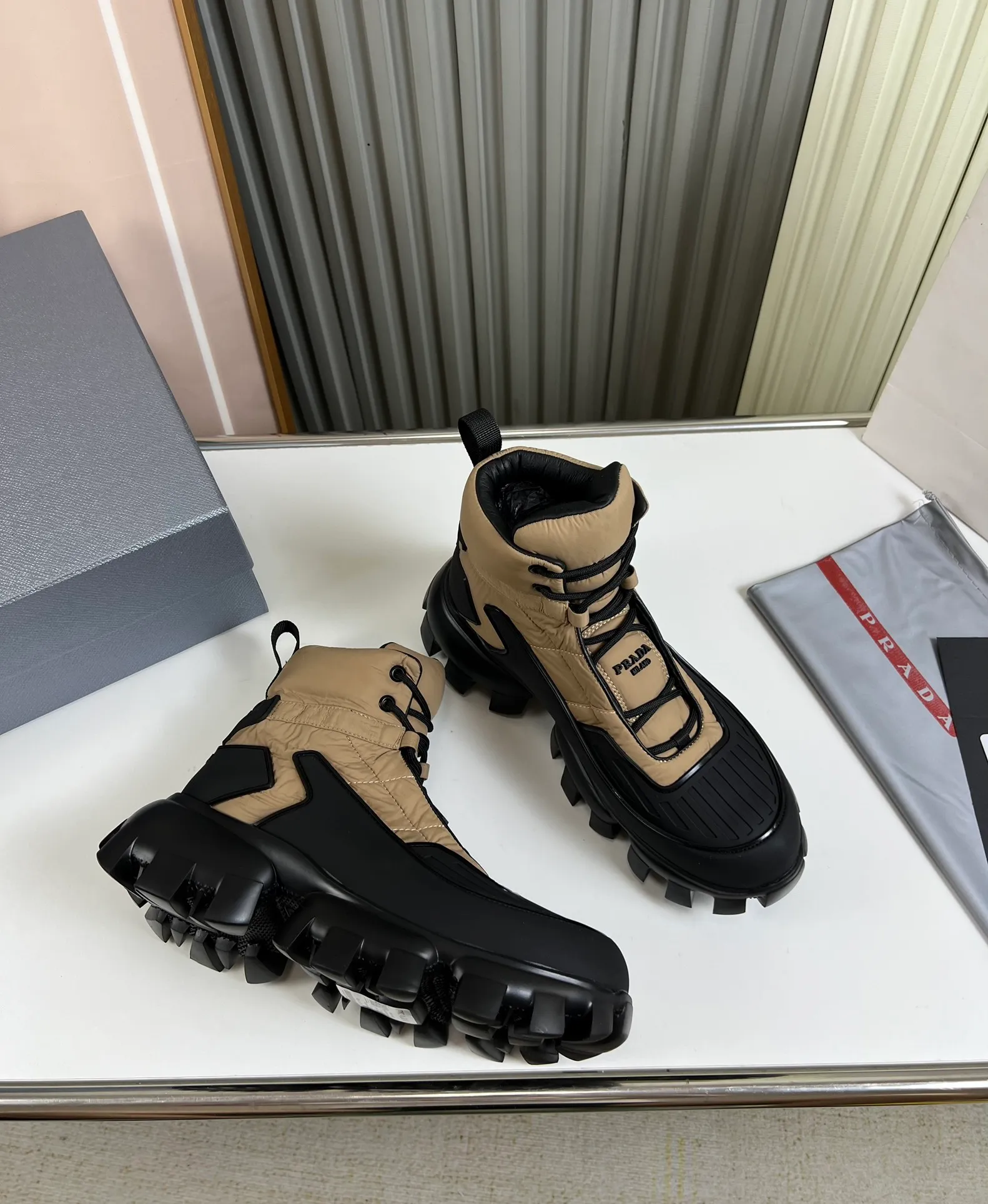 Men's shoes 💰620💰 [PRADA] Autumn and winter hot men's shoes shipped 👏Official website synchronized ⬆️Original fly-knit film fabric + cowhide lining, 1⃣️:1⃣️reproduction, original sole, 38-45 (45. Customized, non-refundable)